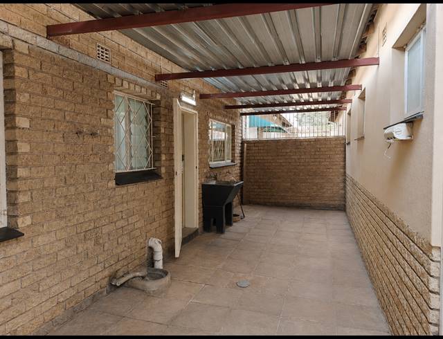 2 BEDROOM TOWNHOUSE FOR SALE IN RUSTENBURG CENTRAL